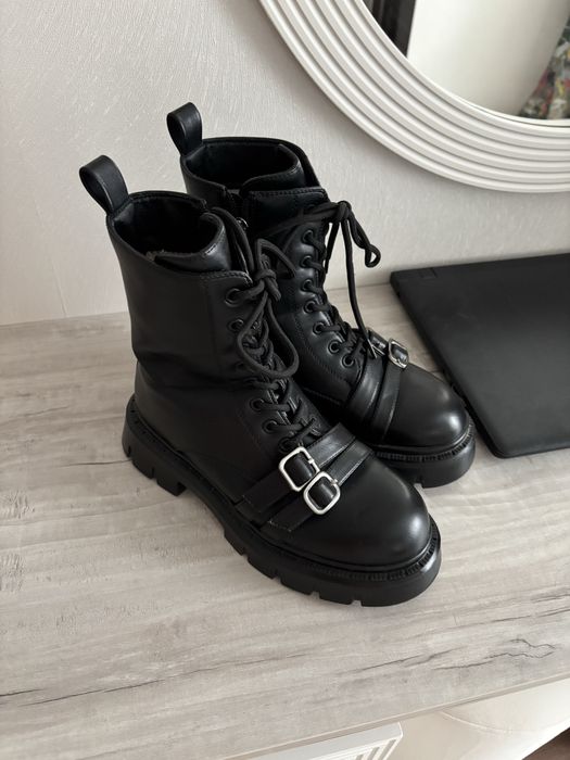 Продам зимние ботинки