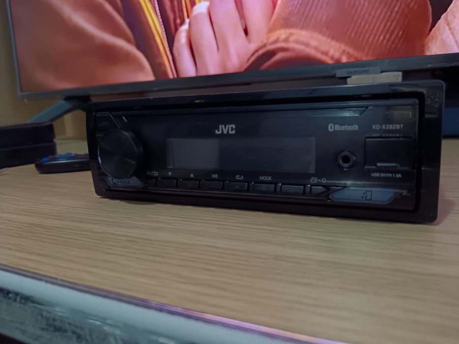 Casetofon auto JVC.