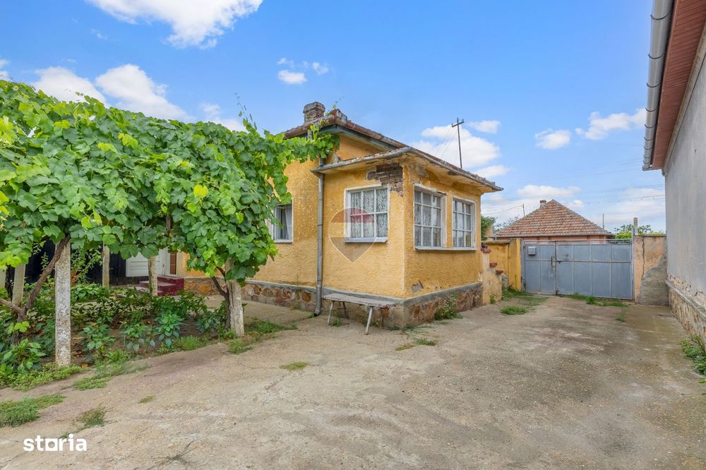 Casă de vânzare în zona Gai cu teren de 1.480 mp
