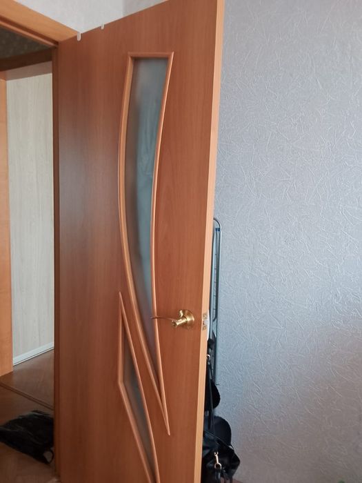 Продаются двери.
