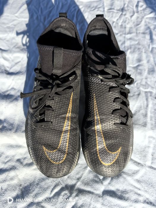 Бутонки nike номер 37.5 с чорап и без чорап