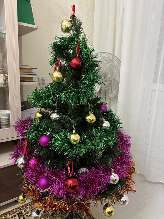 Продам елку в отличном состояний