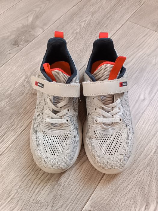 Продам кроссовки на мальчика