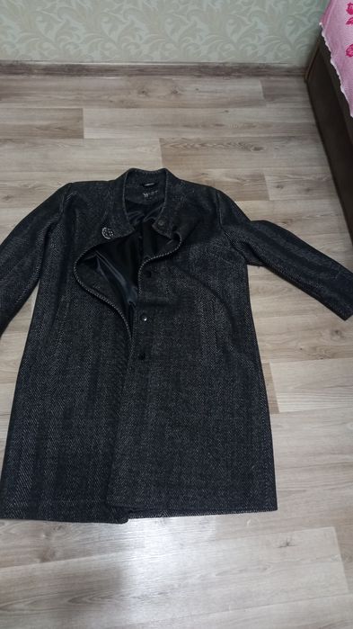 Продам пальто весеннее