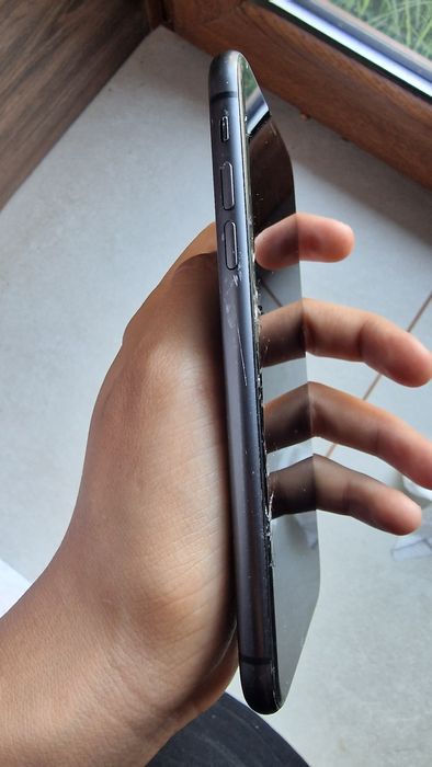 Iphone 11/64GB добро състояние