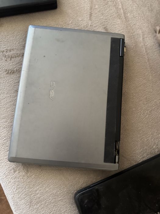 Лаптопи за части 8 броя и 8 компиутара