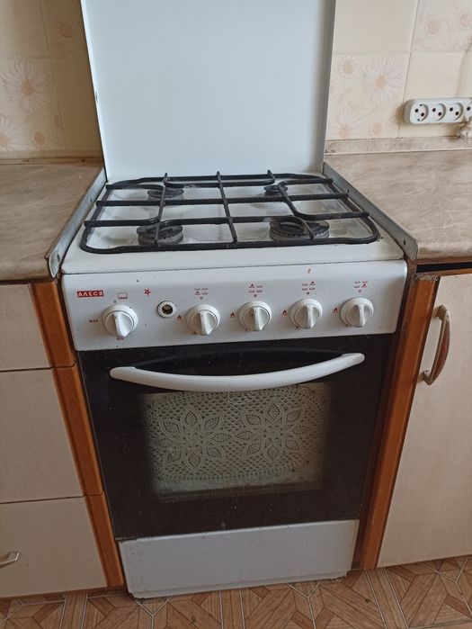 Продам газ .плиту.