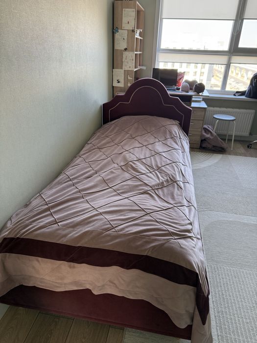 Продам кровать с матрасом