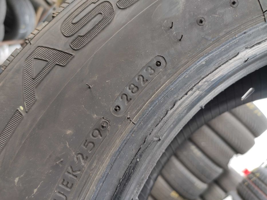 2бр Като нови зимни гуми за бус 215 65 16 С - Lassa - DOT 2023