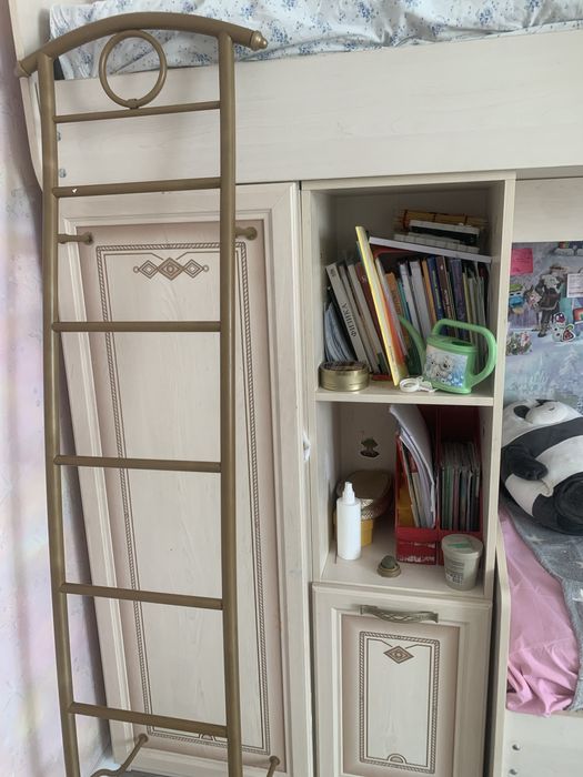 кровать двухьярустная