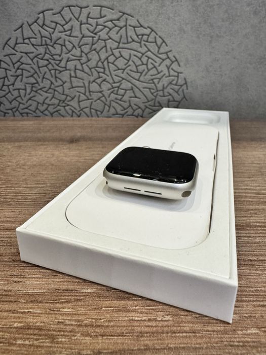 Apple watch SE (Gen 2) 40mm Starlight