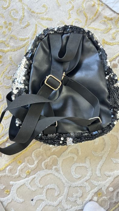 Продам рюкзак для девочке в садик