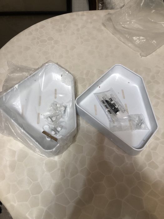 Продаю угловые полочки для ванной