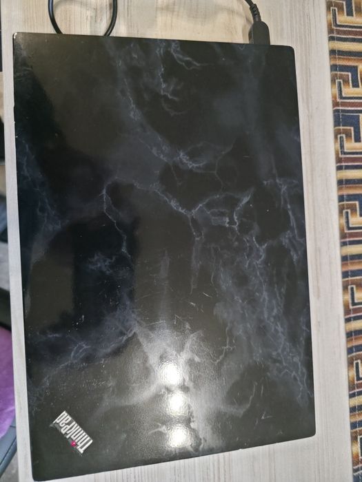 Продавам лаптоп Леново