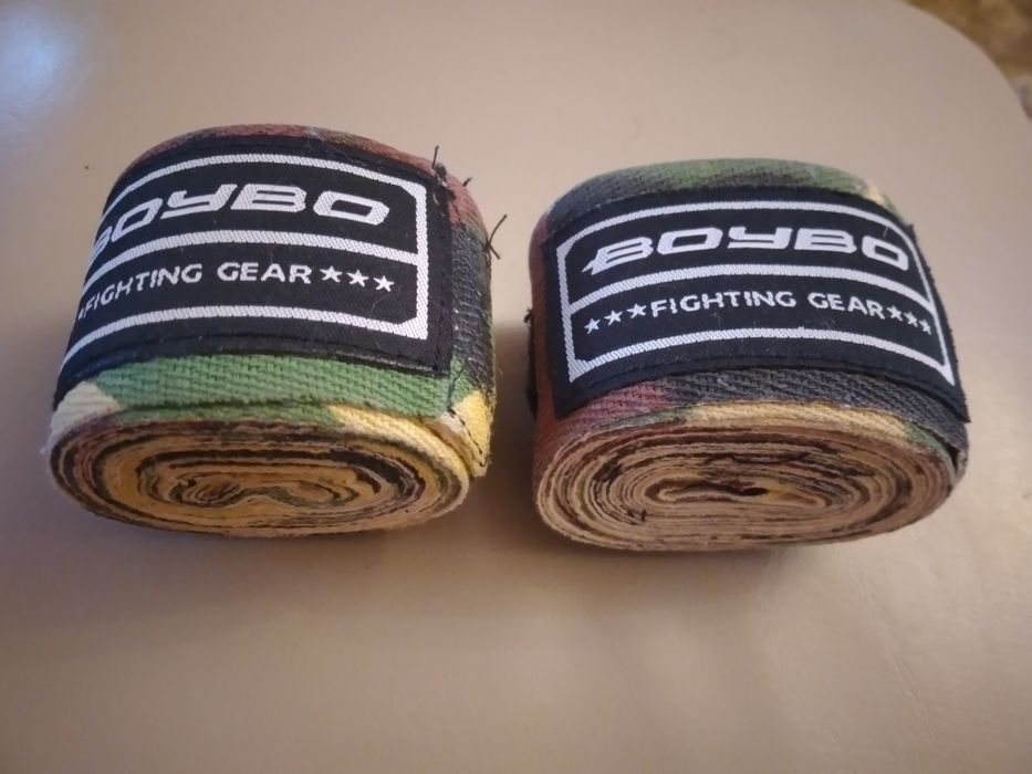 Перчатки 10 Oz и бинты 4м. Рядом с Каргу.