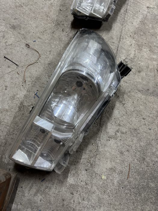 Фары Hilux 2018 оригинал