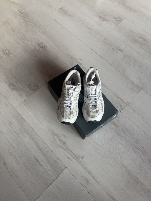 Маратонки new balance
