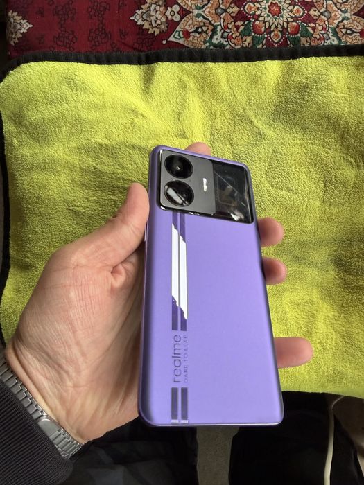 Realmi gt neo5 16.1T hotira holati ideal oqip tel qlila