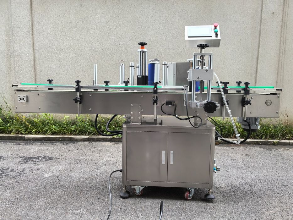 Етикет машина за самозалепващ етикет