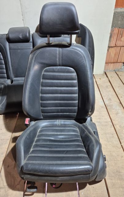 Set scaune piele Incalzire in scaunele din fata, cu isofix Volkswagen