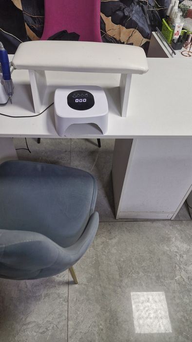 Продам маникюрный стол