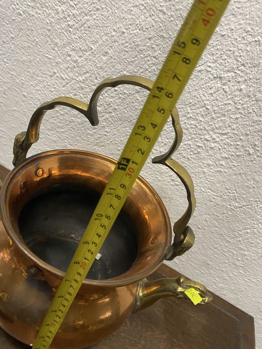 Медна кашпа с месингови орнаменти 1950те Индия декор