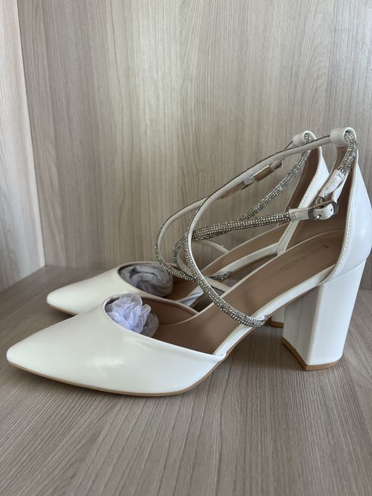 Туфли новые на удобном каблуке