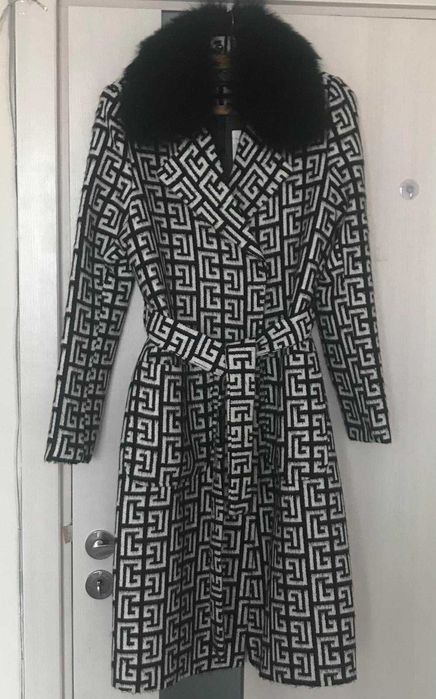BALMAIN eлегантно дамско палто  НОВО