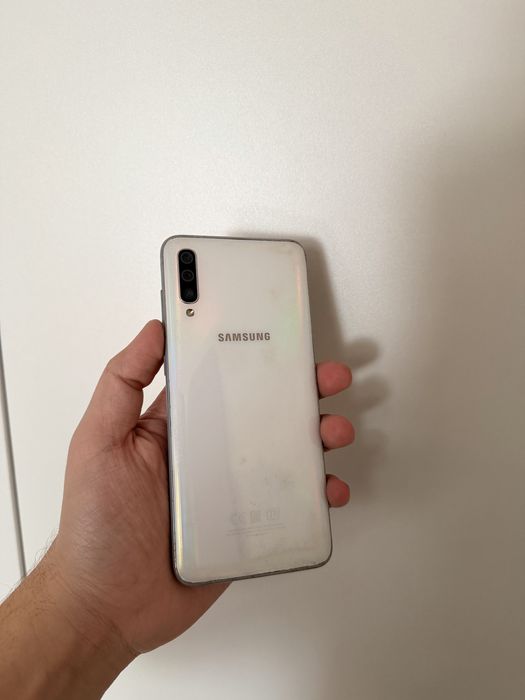 Samsung Galaxy A70 6/128Gb - В хорошем состоянии