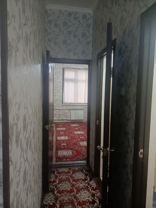 Yangi bozor yaqinida kvartira sotiladi