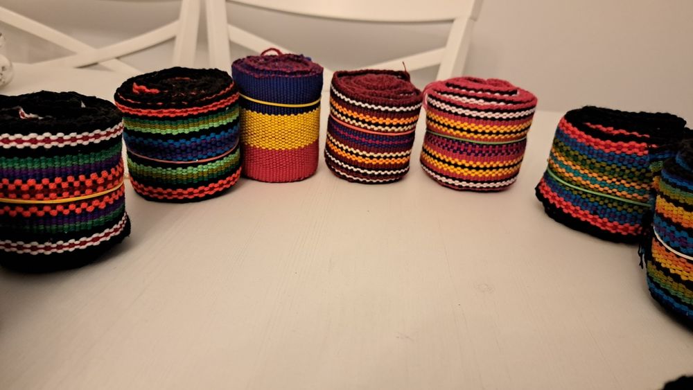 Brâu penttu costumul popular țesut în război /ceară