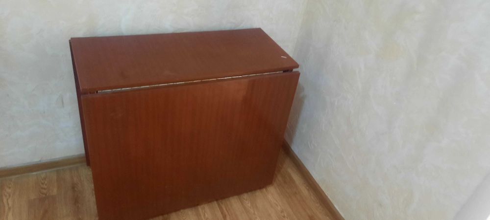 Стол-книжка лакированный