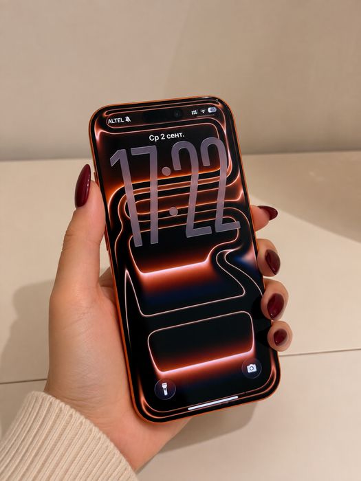 Продаю iPhone 17 Pro В оранжевом цвете