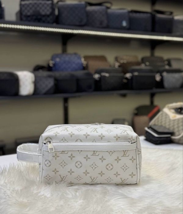 Чанти Louis Vuitton / плик/ несесер/Louis Vuitton