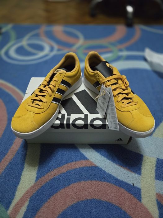 Маратонки Adidas 42 (нови)