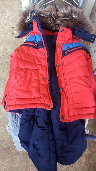 Продам зимние комбинезоны.