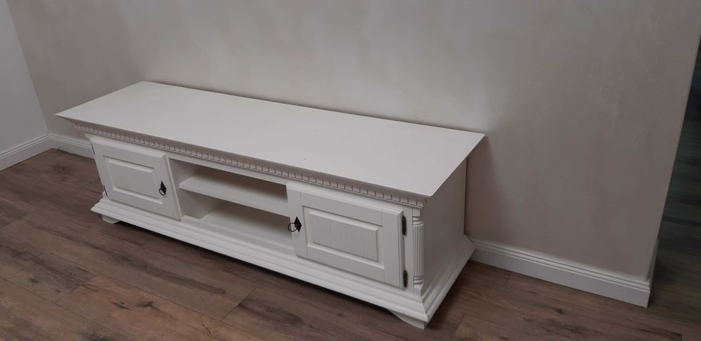 Comoda TV din lemn clasic