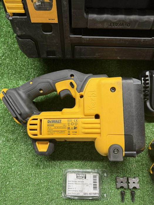 Акумулаторна машина за рязане на шпилки DeWALT DCS350