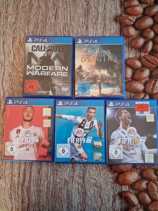 Vând PlayStation4 (Ps4) memorie 861 GB