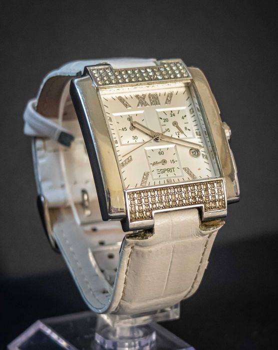 Продавам часовник Espirit
