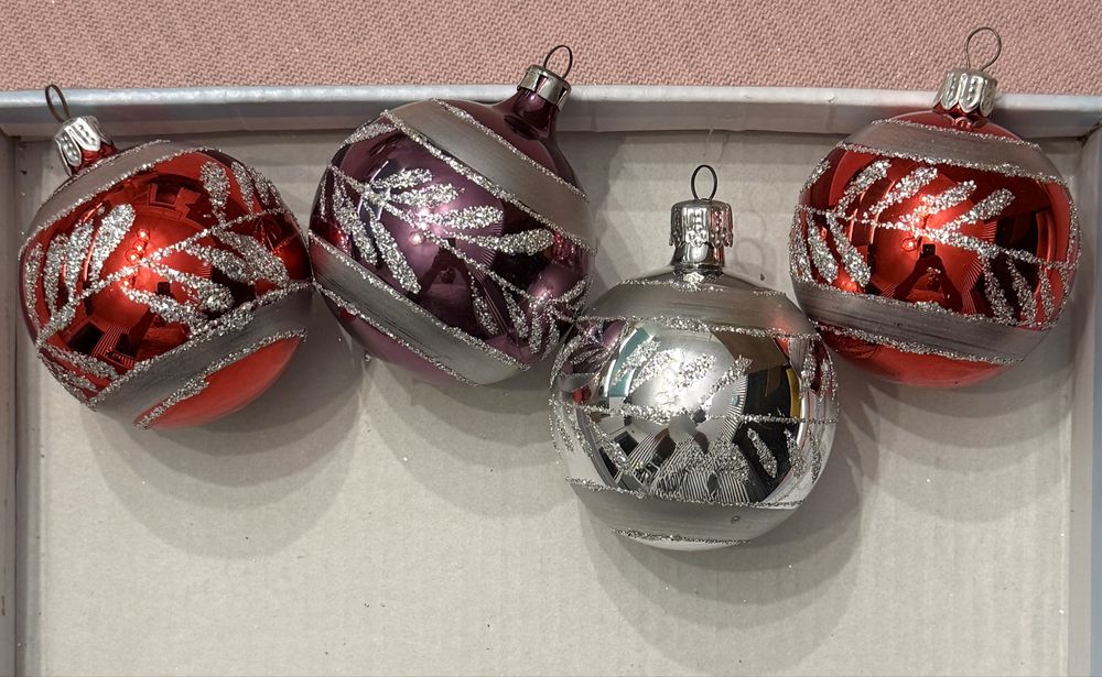 Globuri vechi pentru pomul de Crăciun