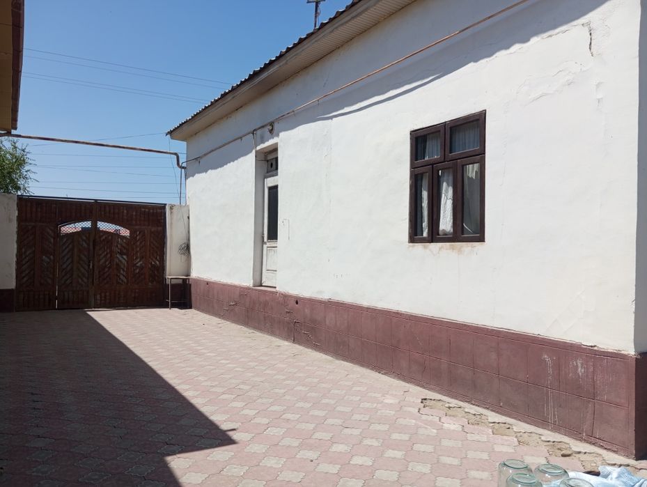 Uy sotiladi hamma sharoiti bor