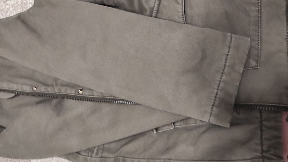 Geaca iarna LC WiKiKi /Haina cu captuseala polar copii 7-8 ani