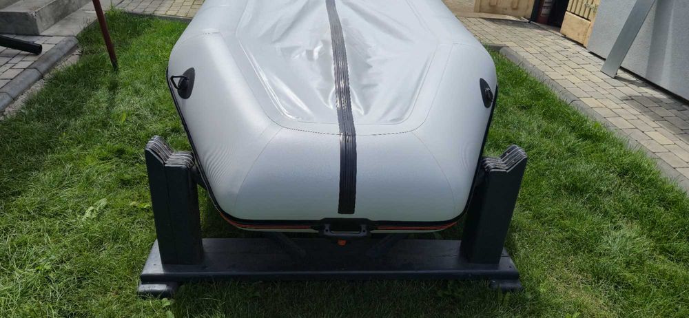 Vand barca gonflabila Kolibri KM-300D cu chila (gri deschis/podina placi tego + aluminiu) - utilizata