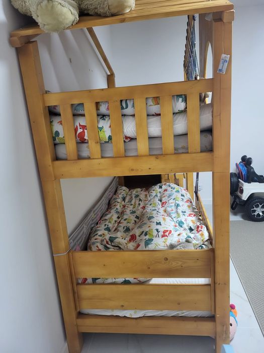 Pat supraetajat copii – lemn masiv 
Real