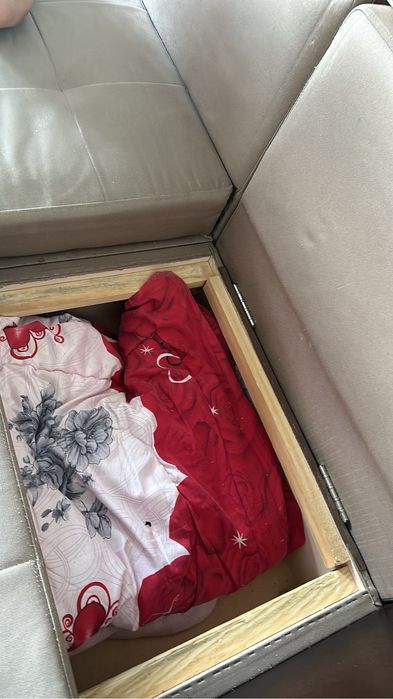 Продам диван в гостинную комнату, трансформер.