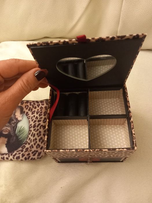 Портмоне и органайзер за бижута