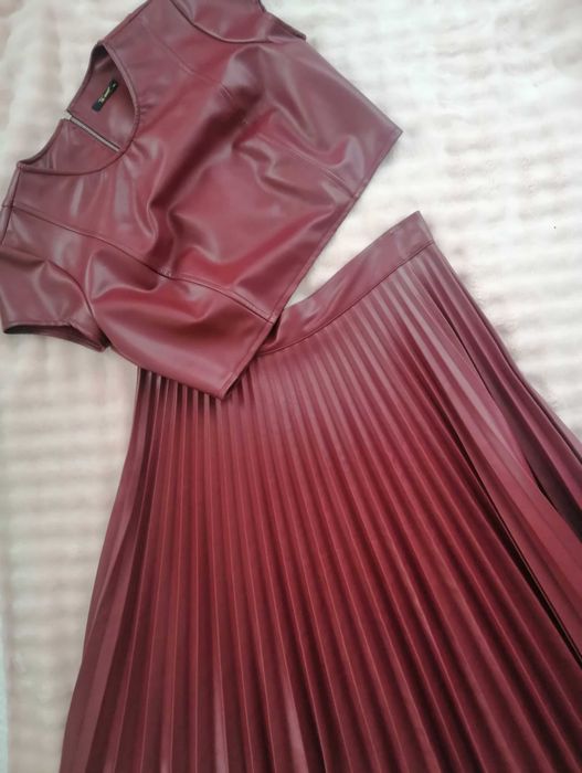 Червен кожен комплект костюм пола и блуза "Te amo" / "Те амо" размер L