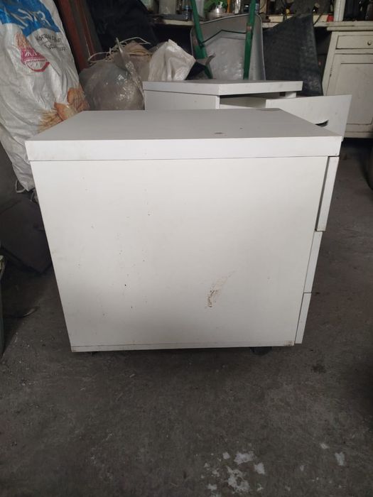 Продам тумбочки офисные