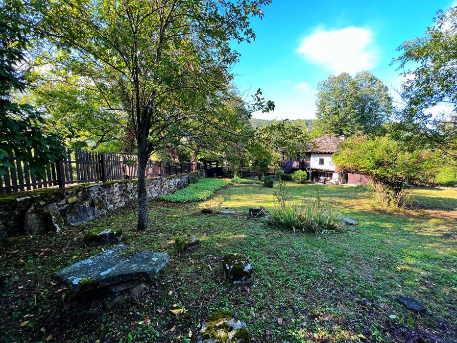 Продава се Къща в с. Боженците, Област Габрово - 140 кв.м за 3215 €/кв.м - Снимка #1